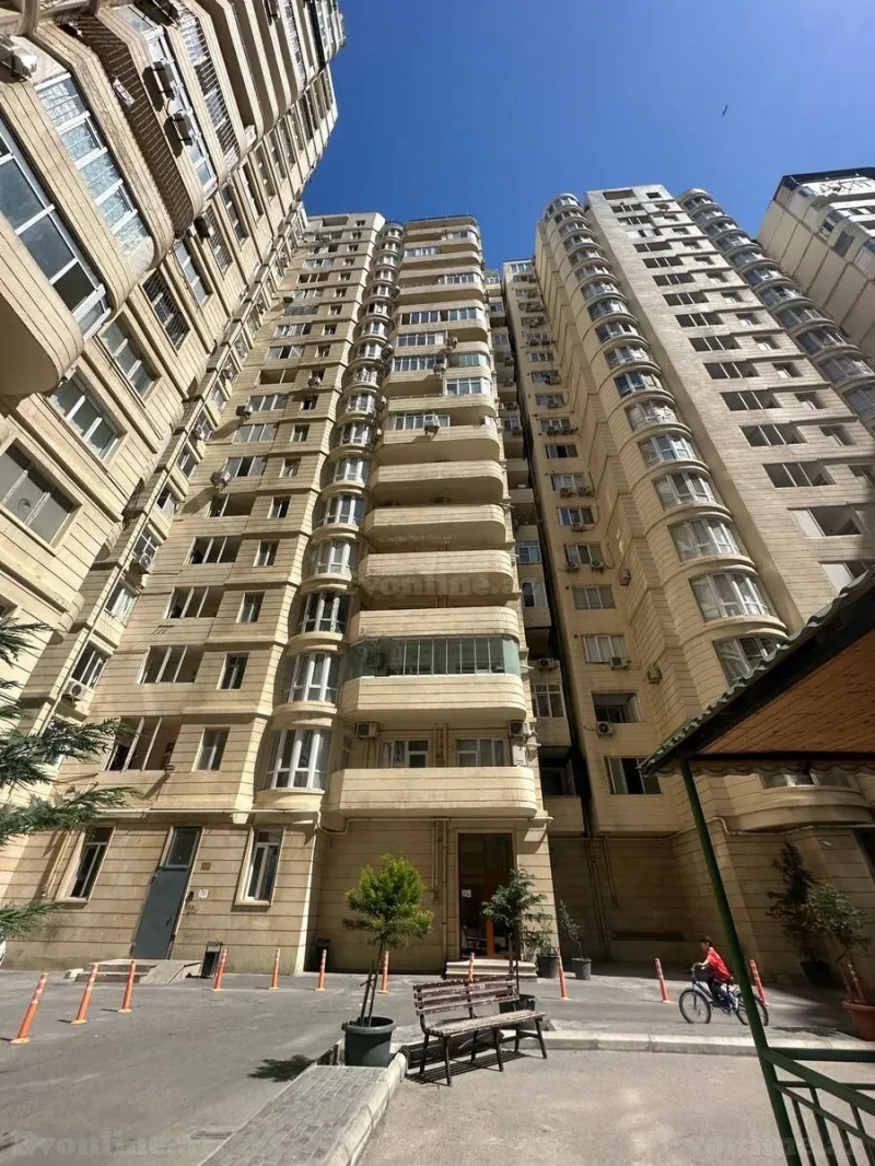 Satılır 2 otaqlı Mənzil Yeni tikili 68 m² 8 Noyabr m.