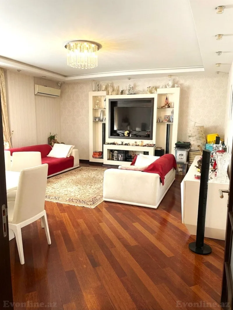 Satılır 3 otaqlı Mənzil Yeni tikili 130 m² Elmlər Akademiyası m.