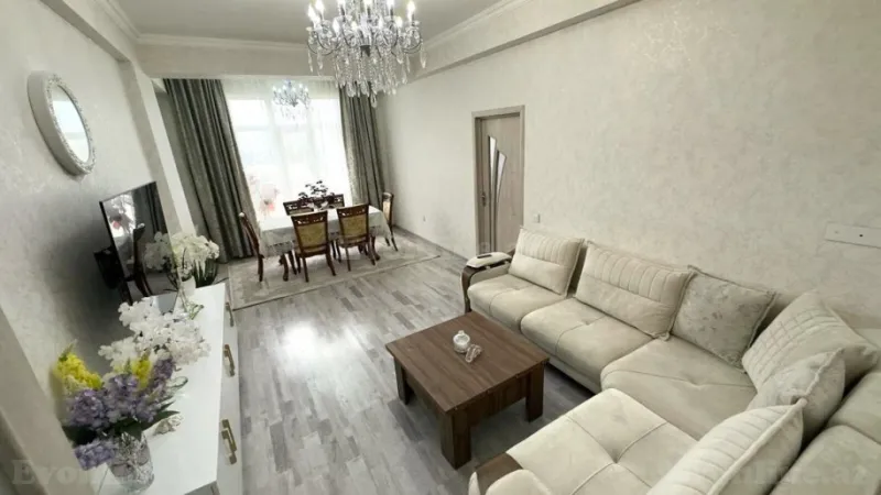 3 otaqlı Mənzil 128 m² İnşaatçılar m. Satılır