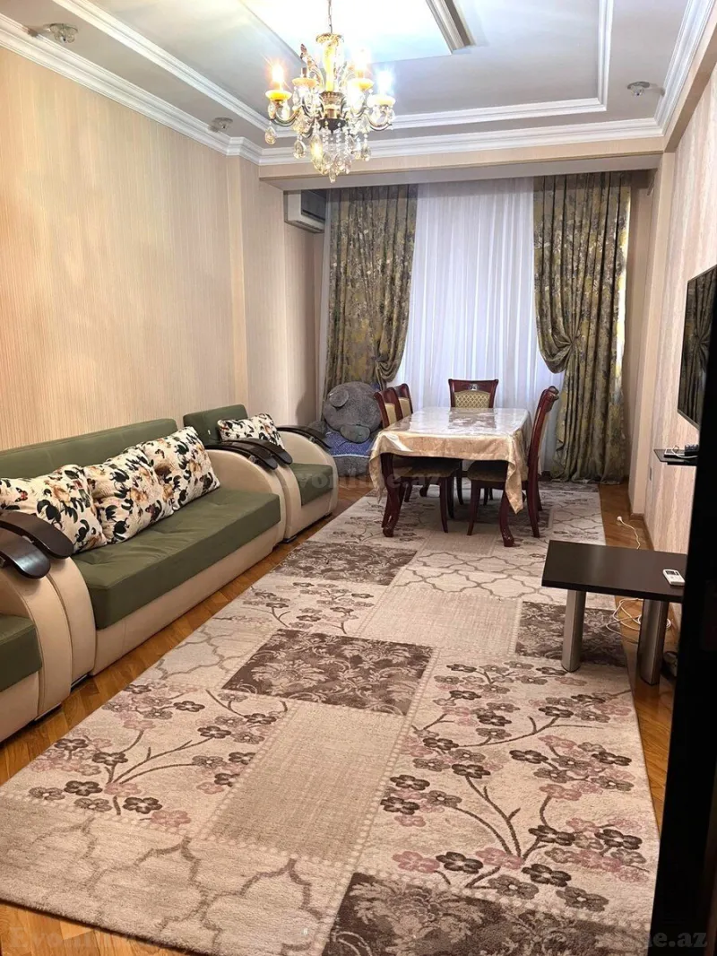 4 otaqlı Mənzil 153 m² İnşaatçılar m. Satılır