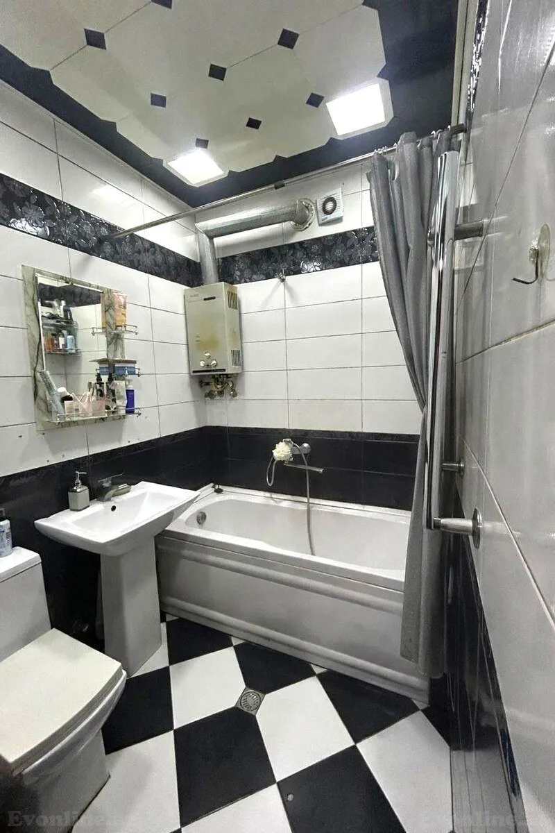 Satılır 2 otaqlı Mənzil Köhnə tikili 65 m² Xalqlar Dostluğu m. - şəkil 6