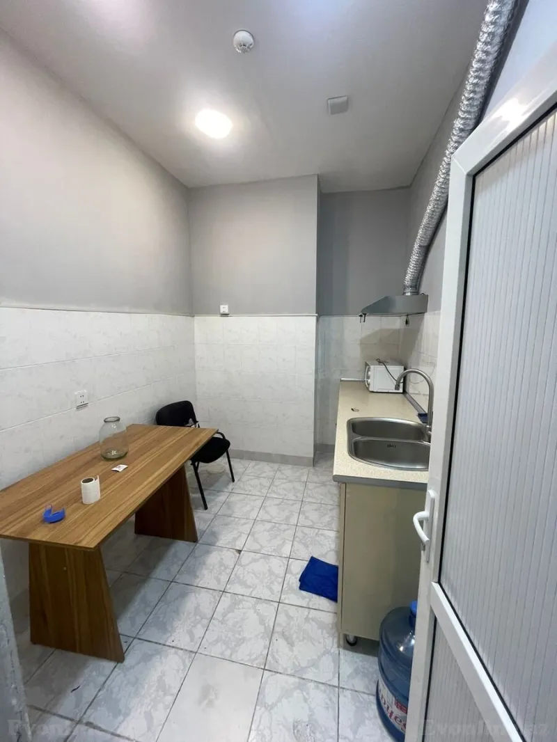 Kirayə verilir Ofis 230 m² İnşaatçılar m. - şəkil 24