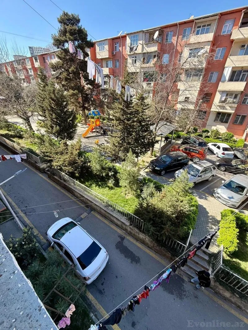 Satılır 3 otaqlı Mənzil Köhnə tikili 70 m² 2-ci mikrorayon - şəkil 2