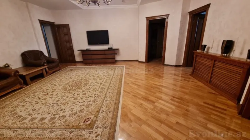 4 otaqlı Mənzil 145 m² İnşaatçılar m. Satılır