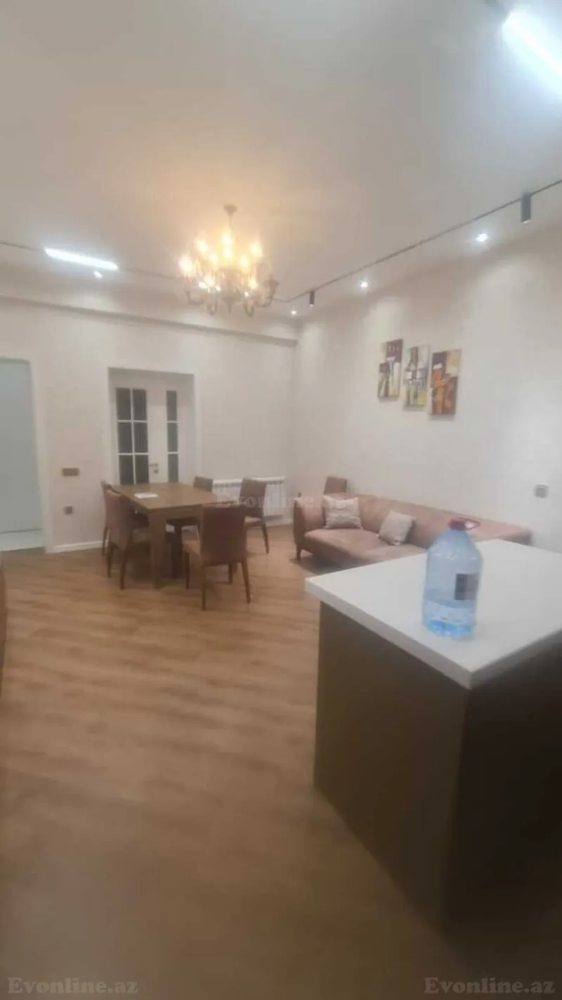 2 otaqlı Mənzil 70 m² 28 May m. Kirayə verilir