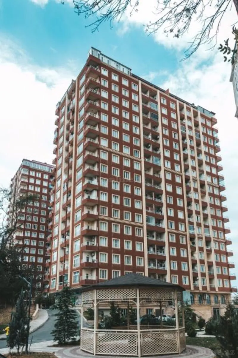 3 otaqlı Mənzil 95 m² 2-ci mikrorayon Satılır