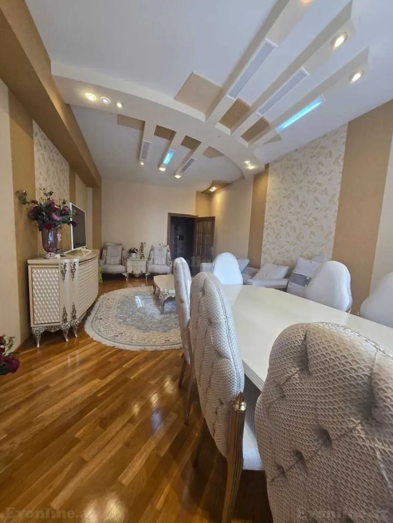 3 otaqlı Mənzil 110 m² 7-ci mikrorayon Satılır