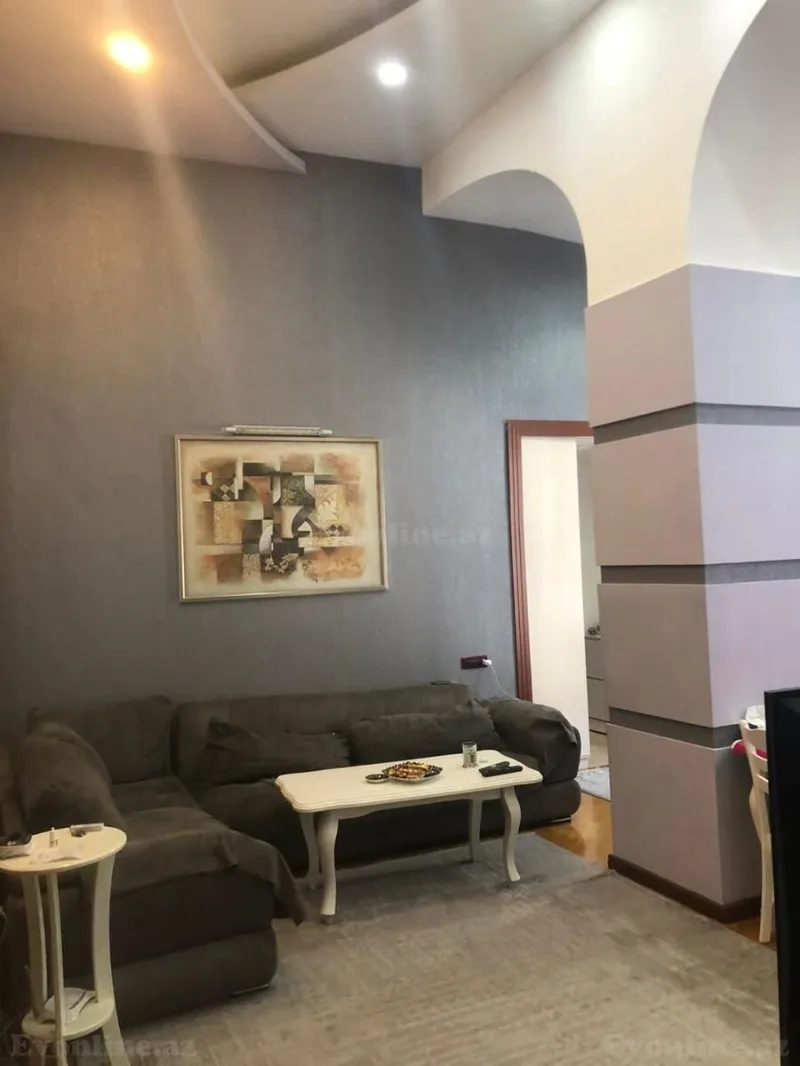 Satılır 4 otaqlı Mənzil Köhnə tikili 138 m² Sahil m. - şəkil 2