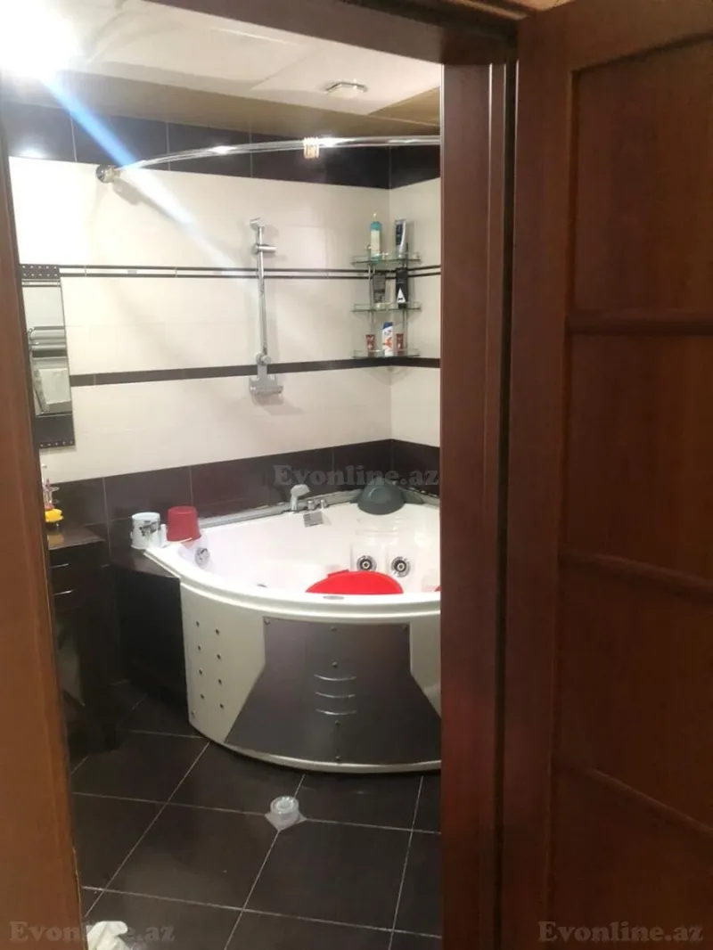 Satılır 4 otaqlı Mənzil Köhnə tikili 138 m² Sahil m. - şəkil 23