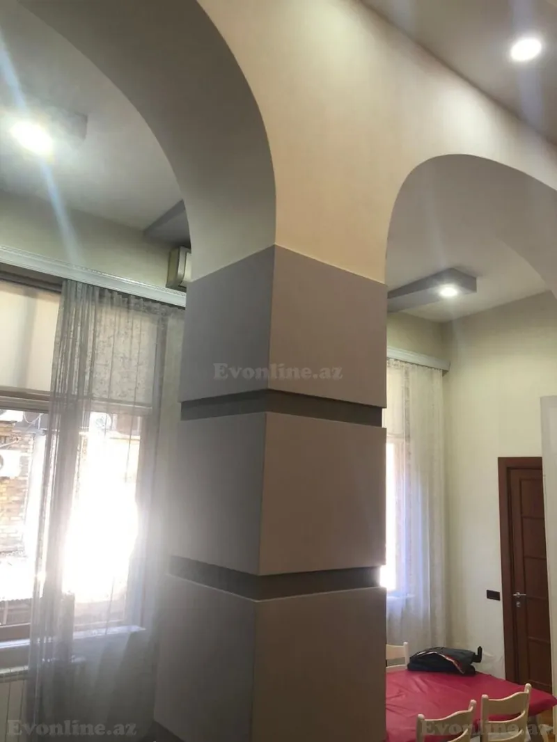 Satılır 4 otaqlı Mənzil Köhnə tikili 138 m² Sahil m. - şəkil 24