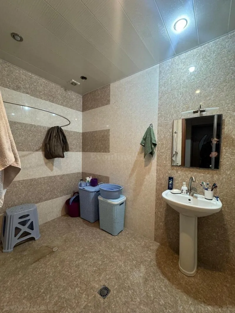 Kirayə verilir 3 otaqlı Mənzil Yeni tikili 130 m² Xətai m. - şəkil 16