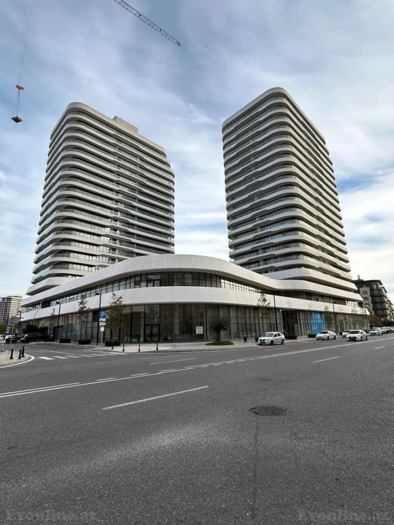 4 otaqlı Mənzil 224 m² Xətai r. Satılır