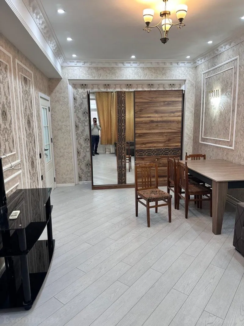 2 otaqlı Mənzil 60 m² 8 Noyabr m. Kirayə verilir