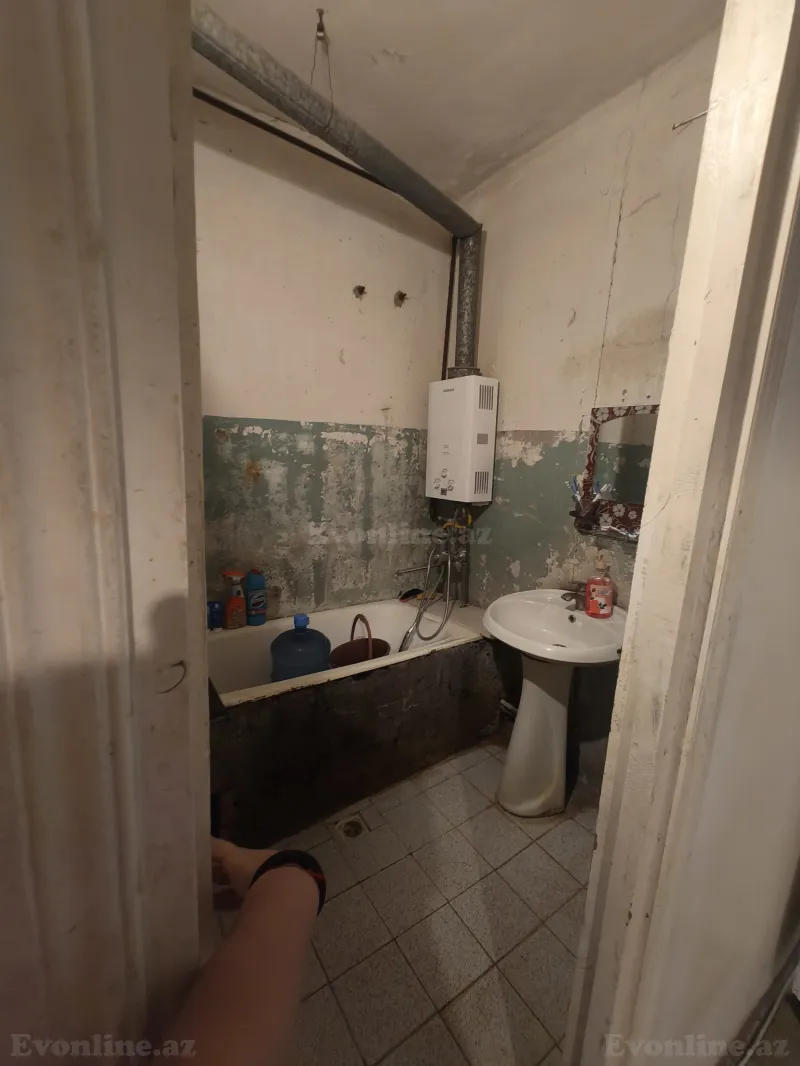 Satılır 2 otaqlı Mənzil Köhnə tikili 65 m² Bakıxanov - şəkil 8