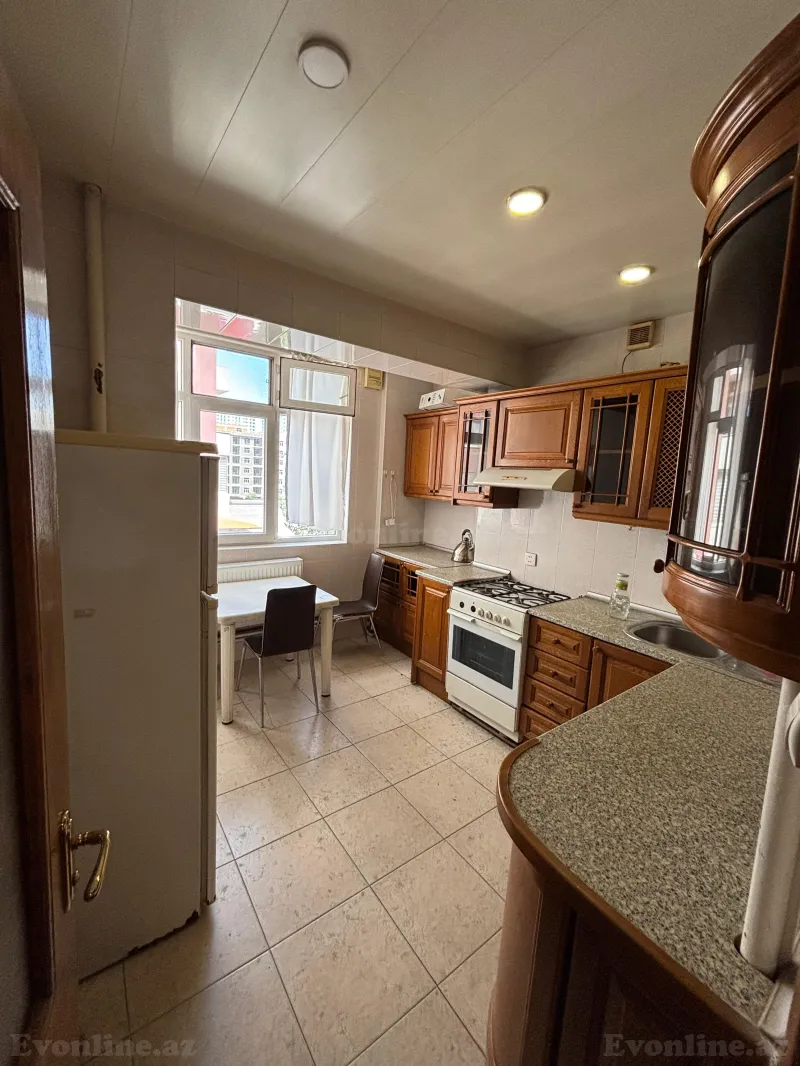 Kirayə verilir 4 otaqlı Mənzil Köhnə tikili 100 m² Q.Qarayev pr. - şəkil 5