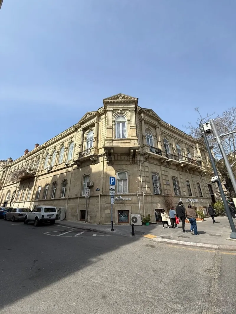 Obyekt 120 m² İçərişəhər m. Kirayə verilir