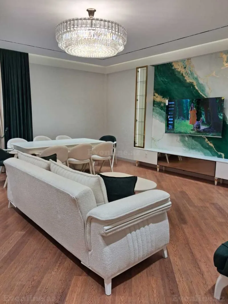 4 otaqlı Mənzil 168 m² 8 Noyabr m. Satılır