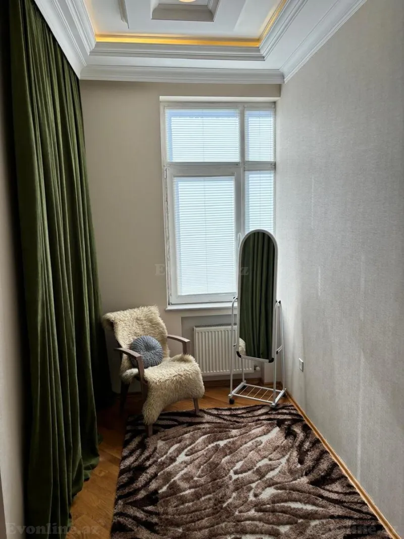 3 otaqlı Mənzil 110 m² Yasamal Kirayə verilir