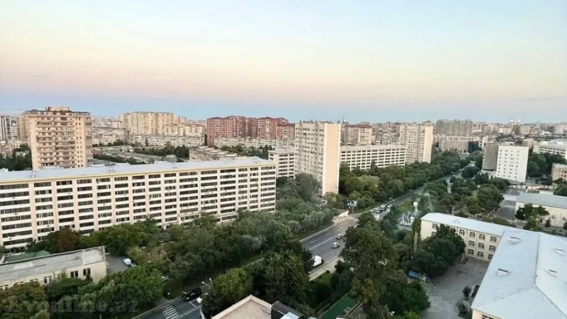 Satılır 4 otaqlı Mənzil Yeni tikili 190 m² 8-ci mikrorayon - şəkil 2