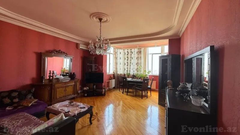 4 otaqlı Mənzil 140 m² İnşaatçılar m. Satılır