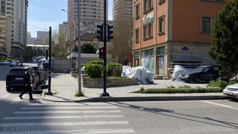 Torpaq Elmlər Akademiyası m. Satılır