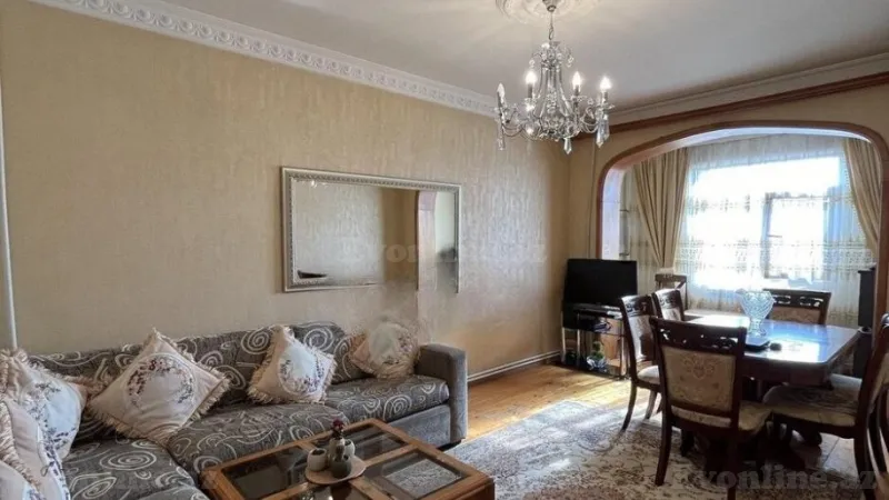 Satılır 4 otaqlı Mənzil Köhnə tikili 100 m² Xətai r.