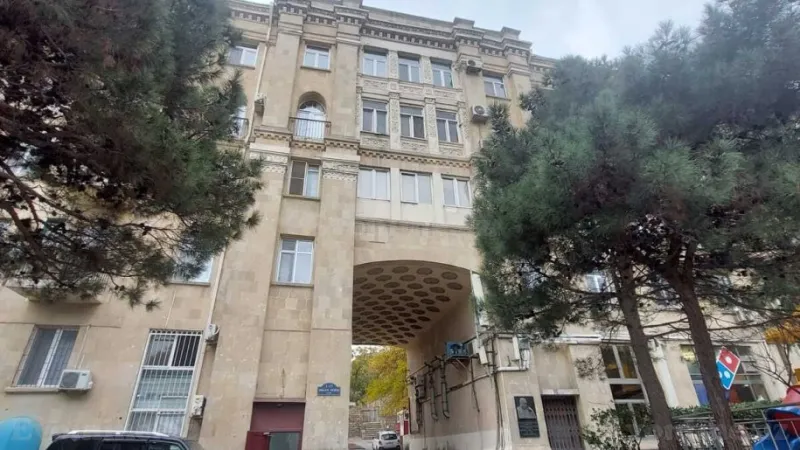 2 otaqlı Mənzil 65 m² İçərişəhər m. Kirayə verilir