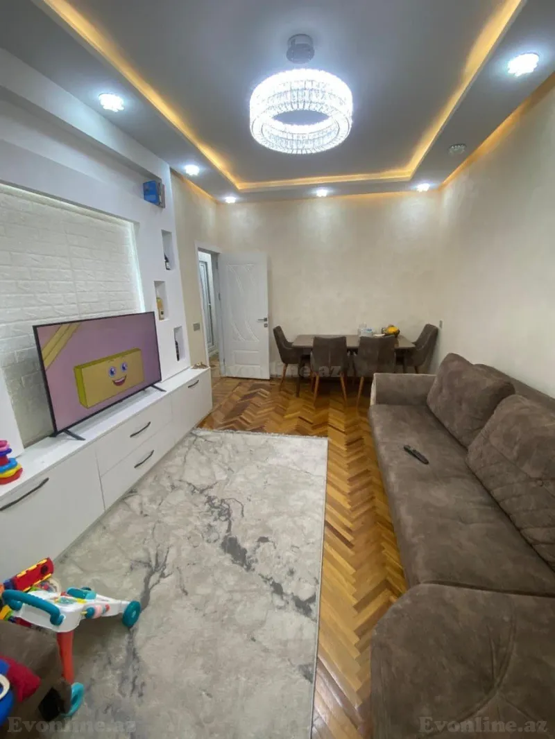 3 otaqlı Mənzil 90 m² 4-cü mikrorayon Satılır
