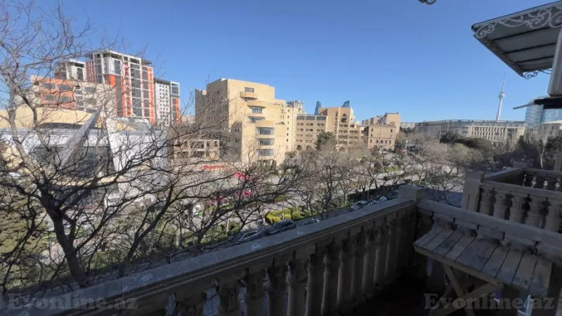 2 otaqlı Mənzil 60 m² Elmlər Akademiyası m. Kirayə verilir