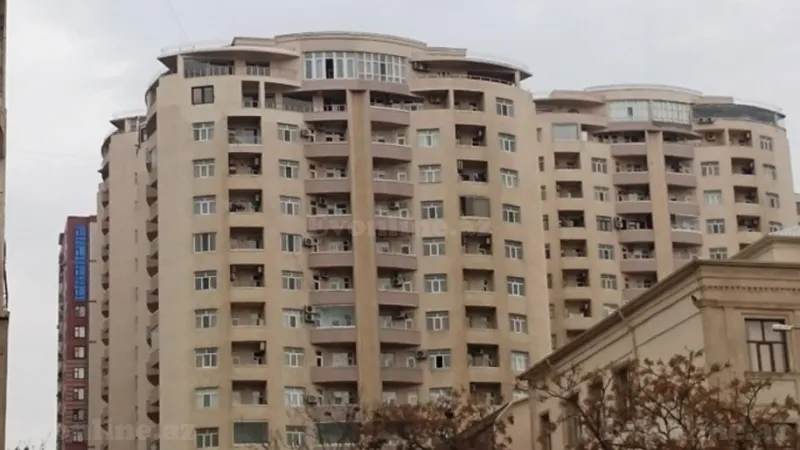 Satılır 4 otaqlı Mənzil Yeni tikili 160 m² Elmlər Akademiyası m.