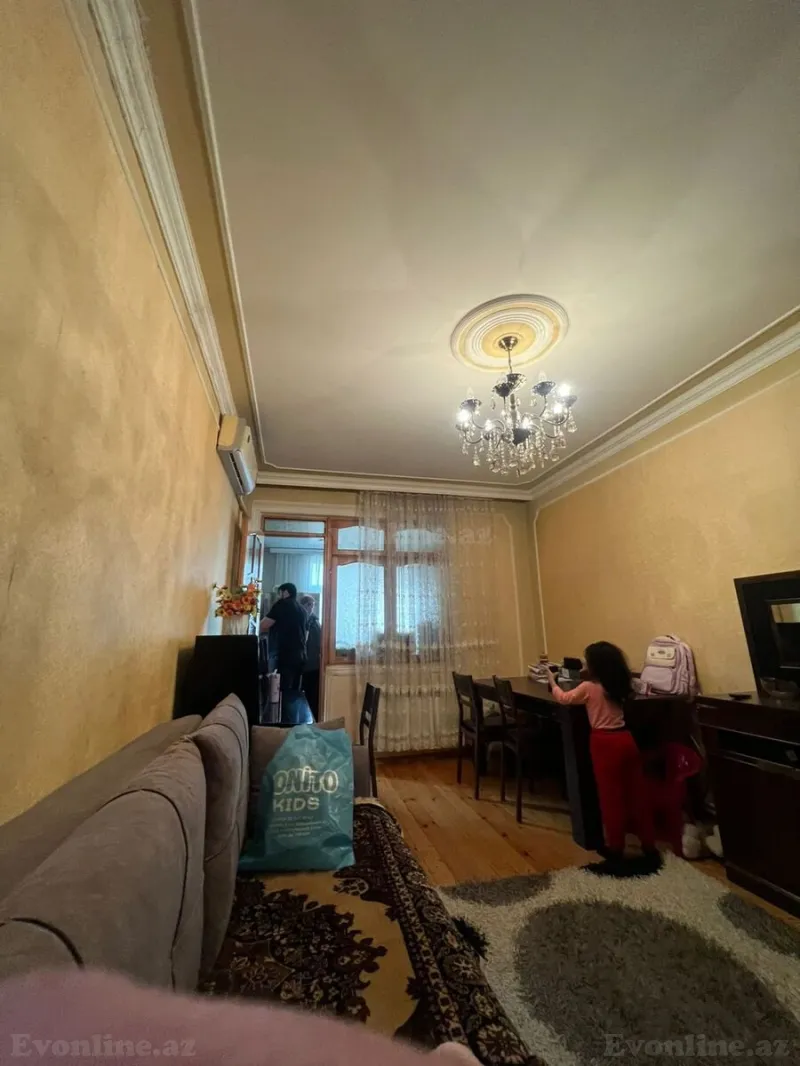 3 otaqlı Mənzil 80 m² 3-cü mikrorayon Satılır