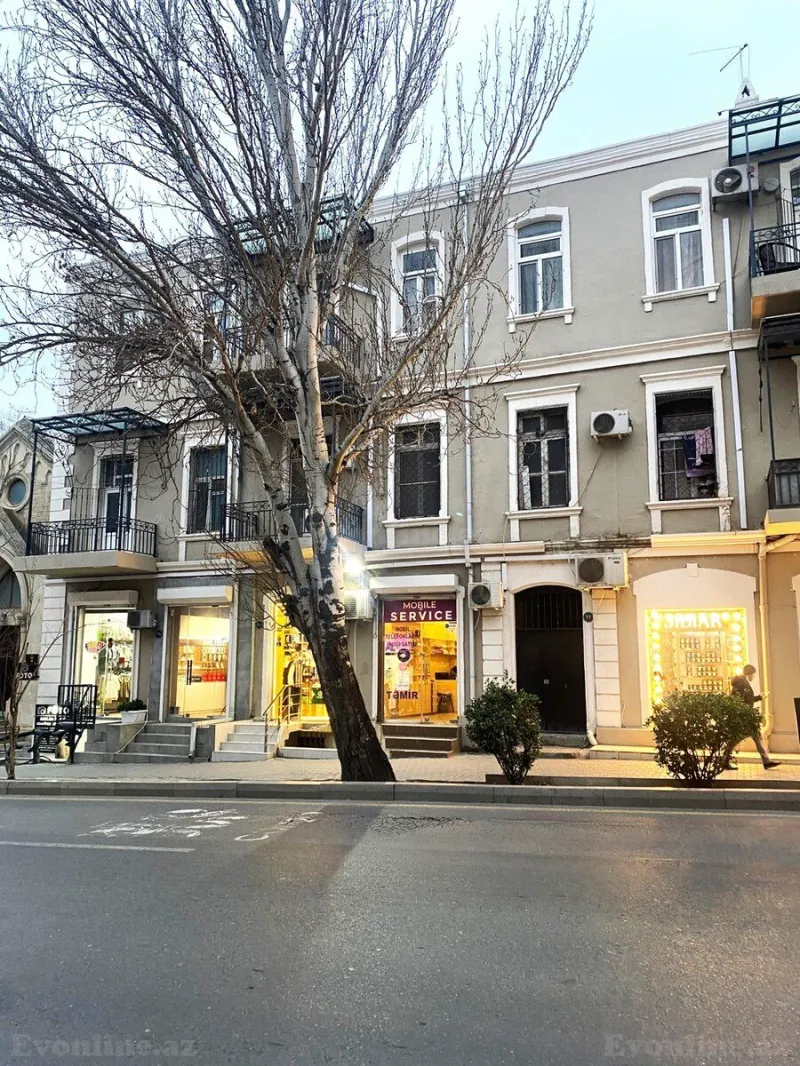 3 otaqlı Mənzil 80 m² 28 May m. Satılır