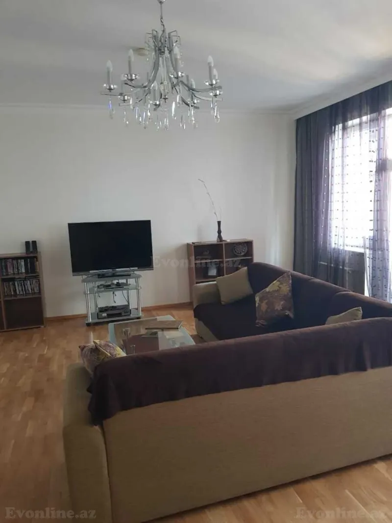 3 otaqlı Mənzil 150 m² Nizami m. Kirayə verilir