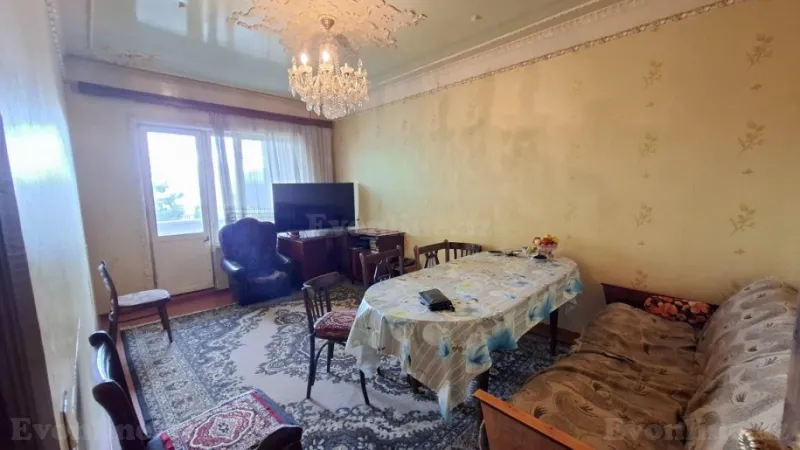 4 otaqlı Mənzil 110 m² 8-ci mikrorayon Satılır