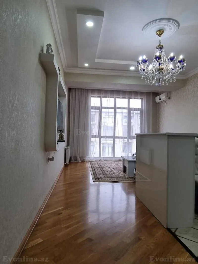 4 otaqlı Mənzil 120 m² İnşaatçılar m. Satılır