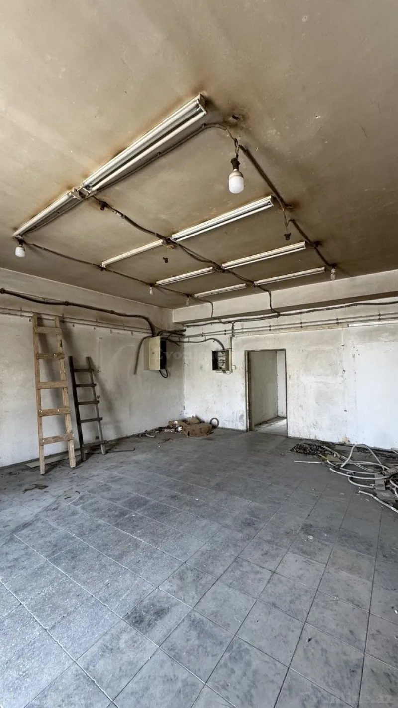 Satılır Obyekt 2000 m² Bakmil m. - şəkil 4