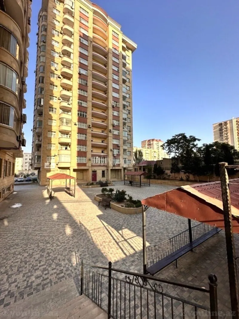 Satılır 4 otaqlı Mənzil Yeni tikili 150 m² Elmlər Akademiyası m. - şəkil 2