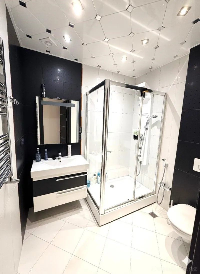 Satılır 4 otaqlı Mənzil Yeni tikili 150 m² Elmlər Akademiyası m. - şəkil 14