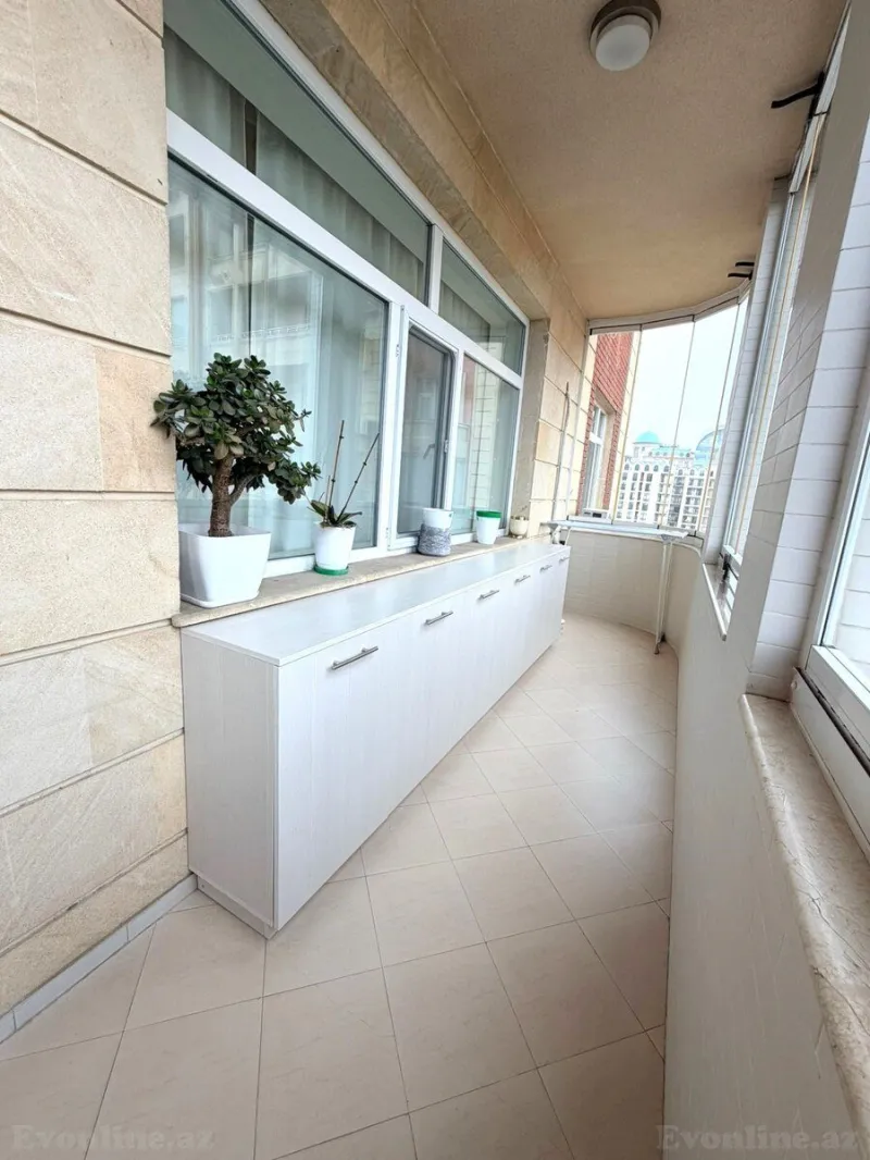 Satılır 4 otaqlı Mənzil Yeni tikili 150 m² Elmlər Akademiyası m. - şəkil 15