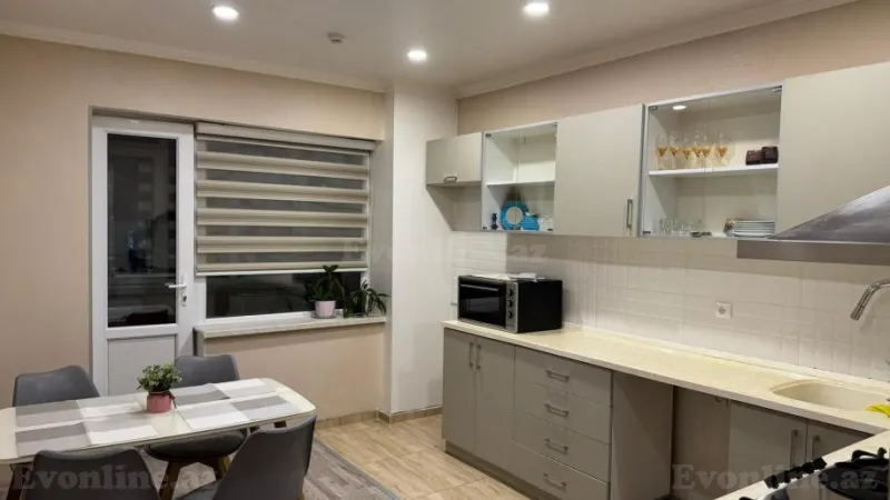 Kirayə verilir 3 otaqlı Mənzil Yeni tikili 80 m² 8-ci mikrorayon
