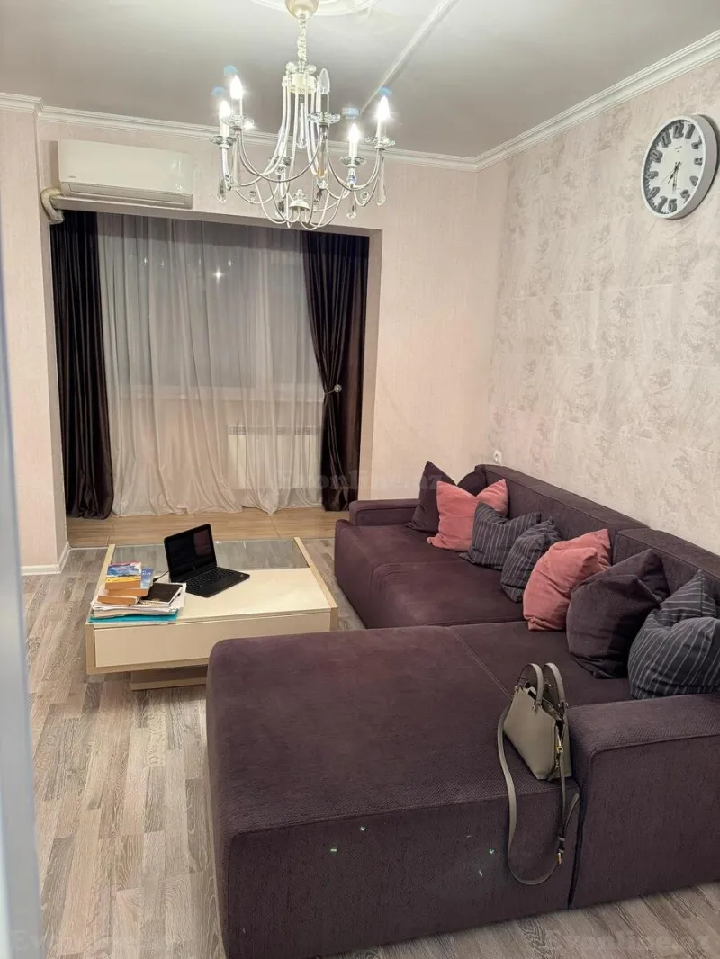 Kirayə verilir 3 otaqlı Mənzil Yeni tikili 80 m² 8-ci mikrorayon - şəkil 2