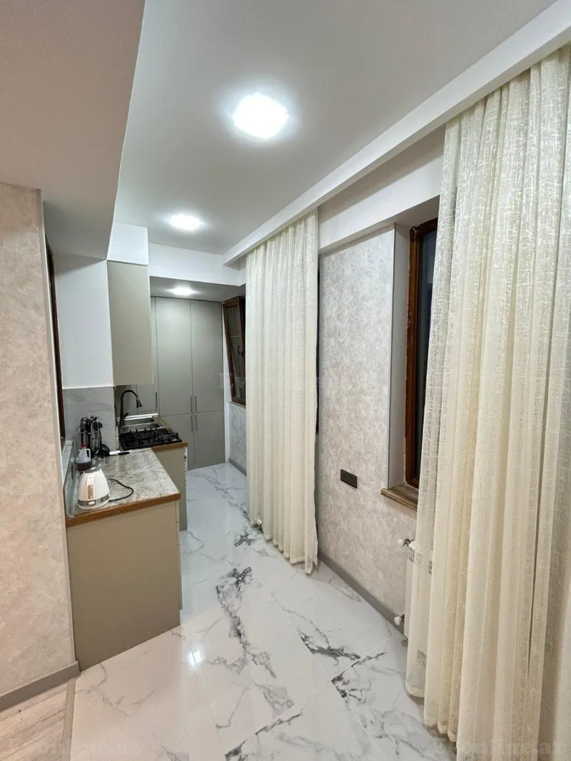 Kirayə verilir 3 otaqlı Mənzil Yeni tikili 105 m² İnşaatçılar m. - şəkil 17