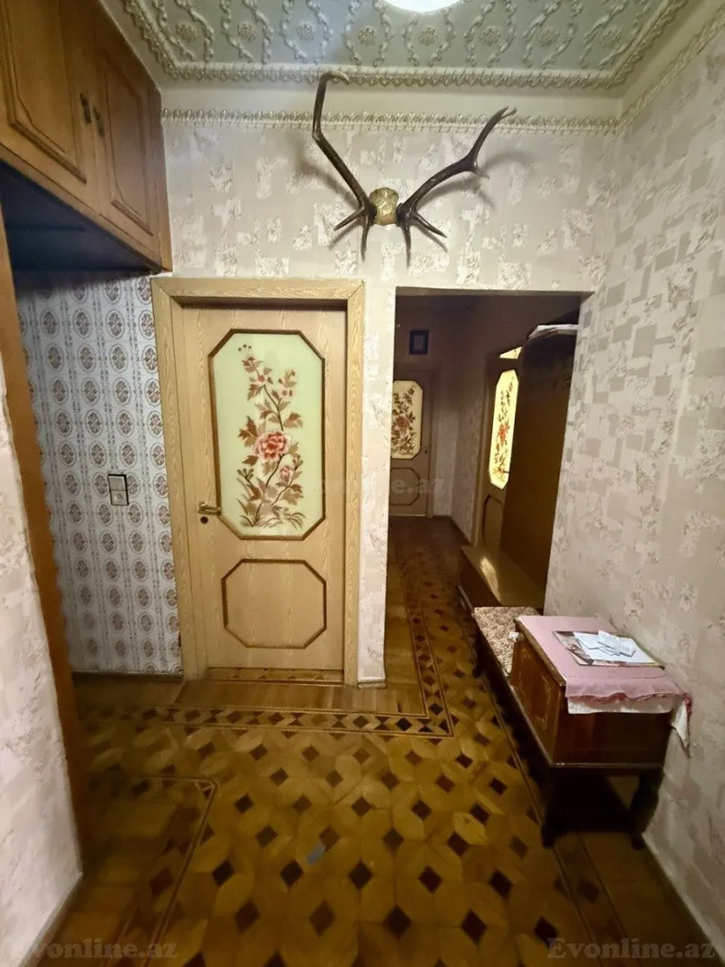 Satılır 4 otaqlı Mənzil Köhnə tikili 100 m² Xalqlar Dostluğu m. - şəkil 4