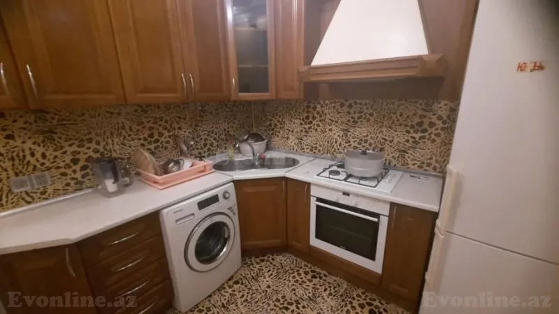 Kirayə verilir 2 otaqlı Mənzil Köhnə tikili 130 m² 28 May m. - şəkil 2