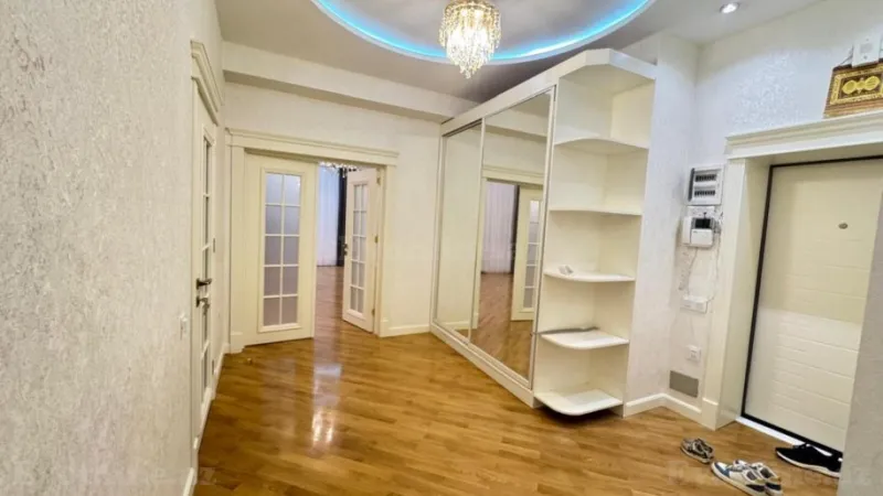 Satılır 4 otaqlı Mənzil Yeni tikili 155 m² Dərnəgül m. - şəkil 5