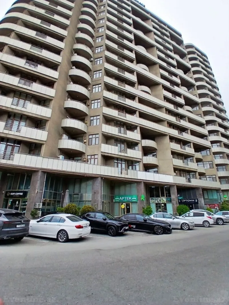 3 otaqlı Mənzil 120 m² Elmlər Akademiyası m. Kirayə verilir