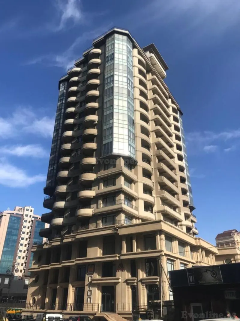 Satılır 10 otaqlı Mənzil Yeni tikili 620 m² Nizami m.