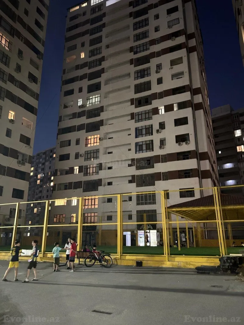 3 otaqlı Mənzil 100 m² İnşaatçılar m. Kirayə verilir
