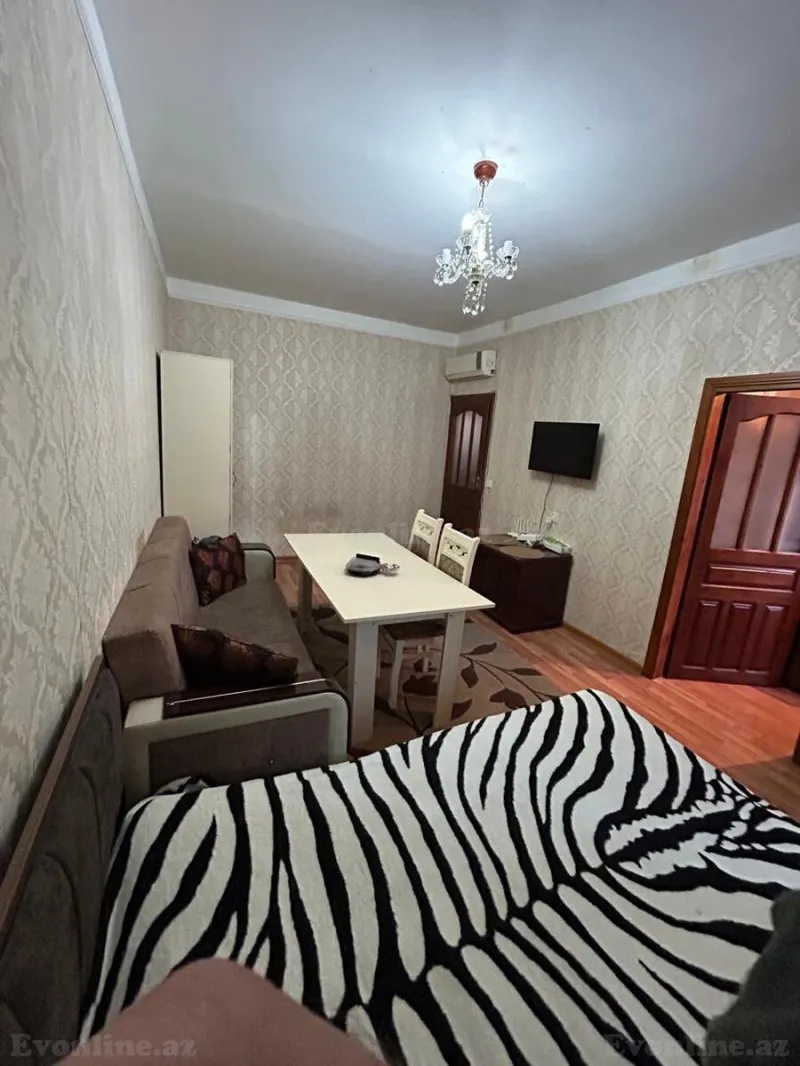 2 otaqlı Mənzil 40 m² 2-ci mikrorayon Satılır