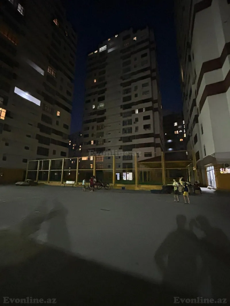 3 otaqlı Mənzil 110 m² İnşaatçılar m. Kirayə verilir